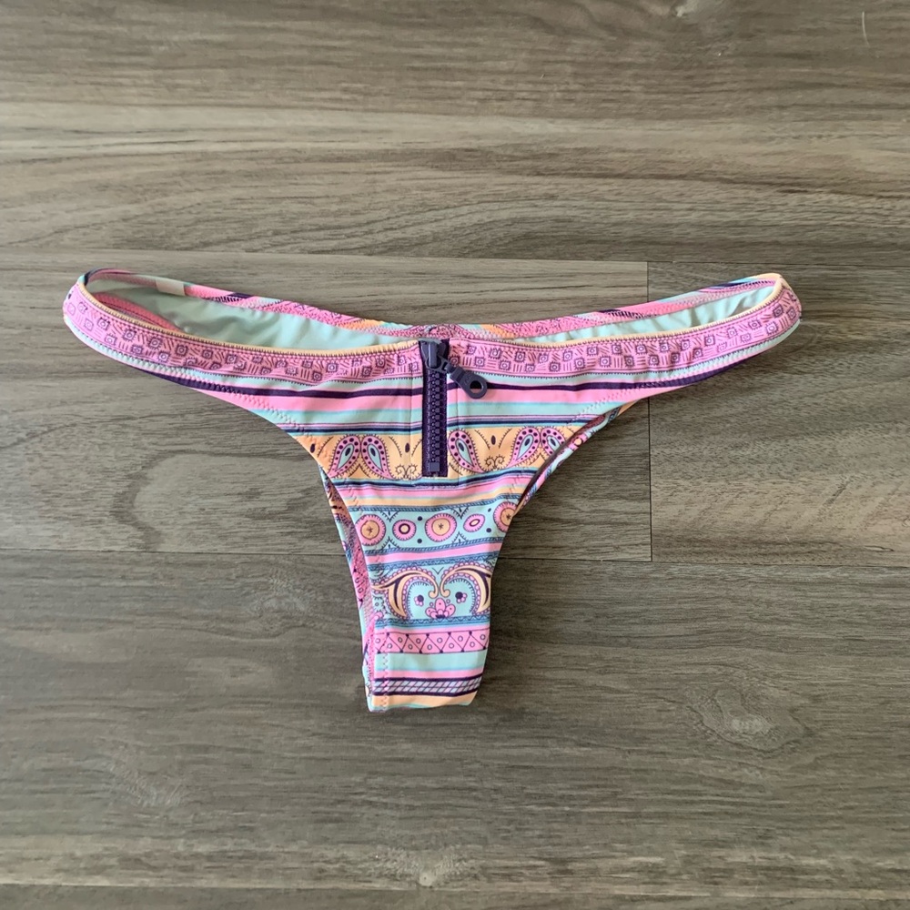 Victoria’s Secret VS small itsy bikini bottoms with zipper detail